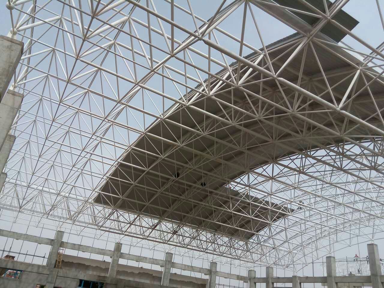 黑河螺栓球网架的设计制作与安装